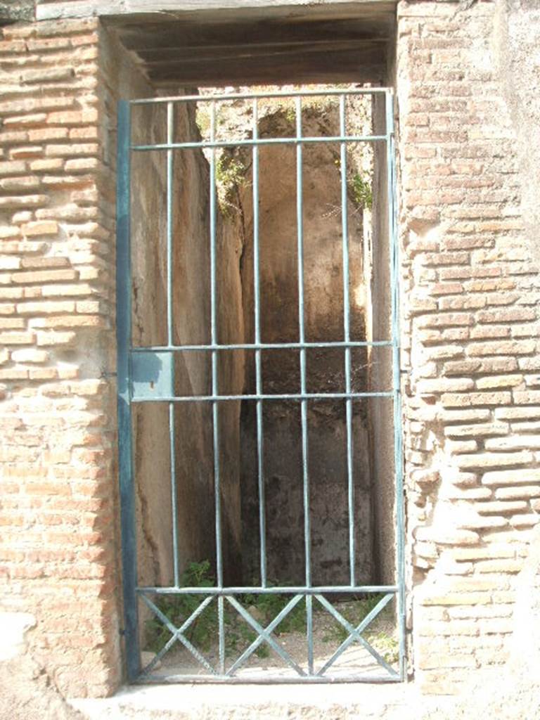 VII.6.17 Pompeii. May 2005. Entrance.
