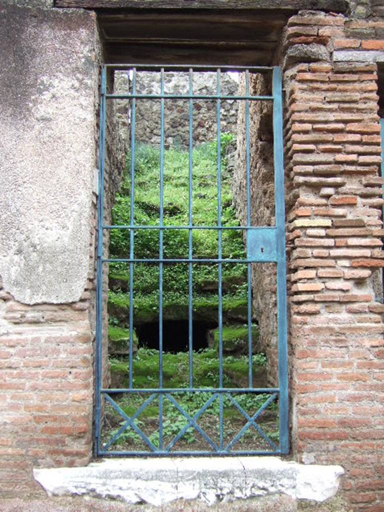 VII.6.18 Pompeii. December 2005. Looking west towards stairs.