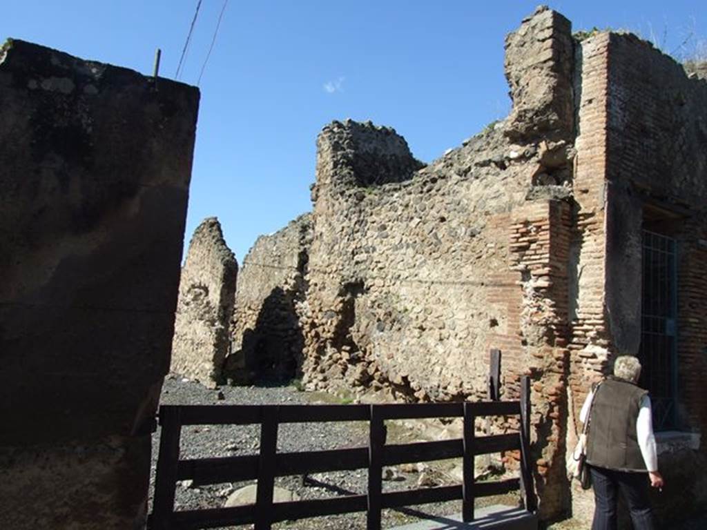 VII.6.19 Pompeii. March 2009. Entrance on Vicolo delle Terme, looking north-west.  