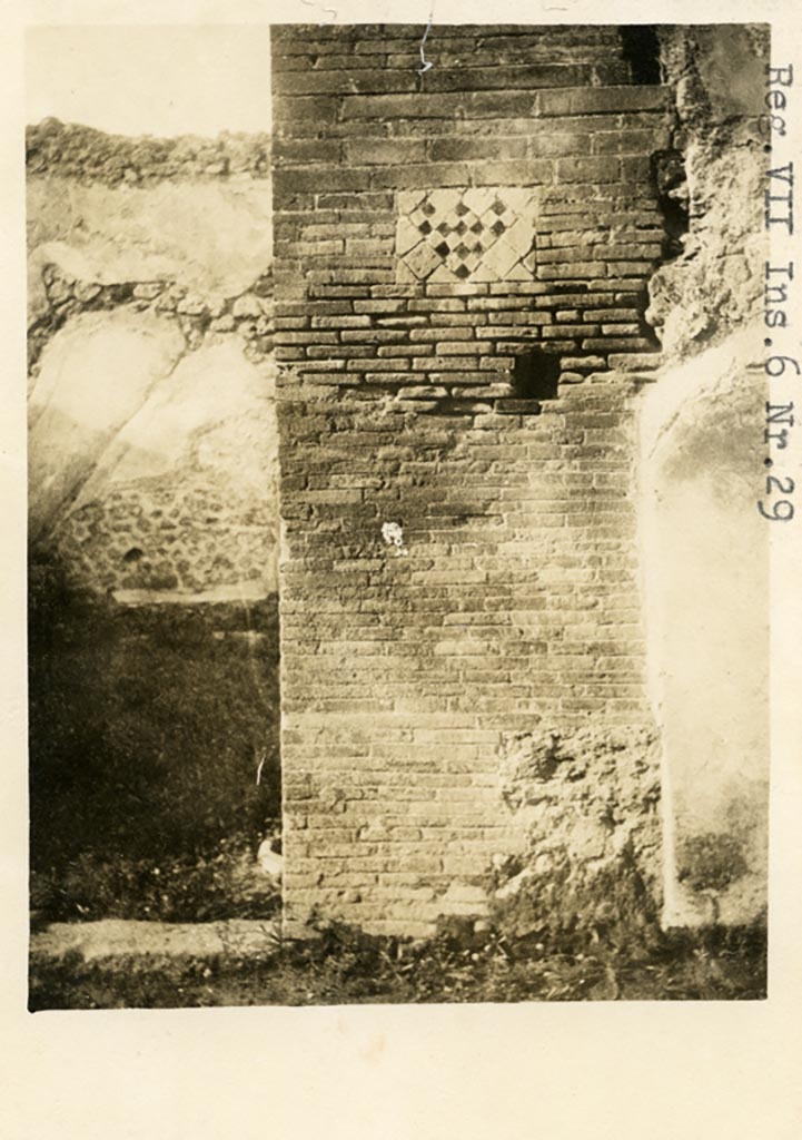 VII.6.29 Pompeii. Pre-1937-39. Pilaster on east side of entrance.
Photo courtesy of American Academy in Rome, Photographic Archive. Warsher collection no. 366.