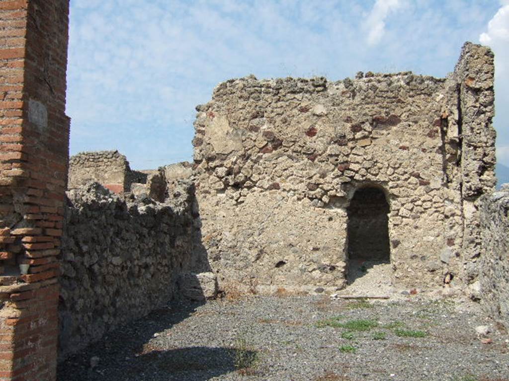 VII.6.29 Pompeii. September 2005. Looking north across shop.