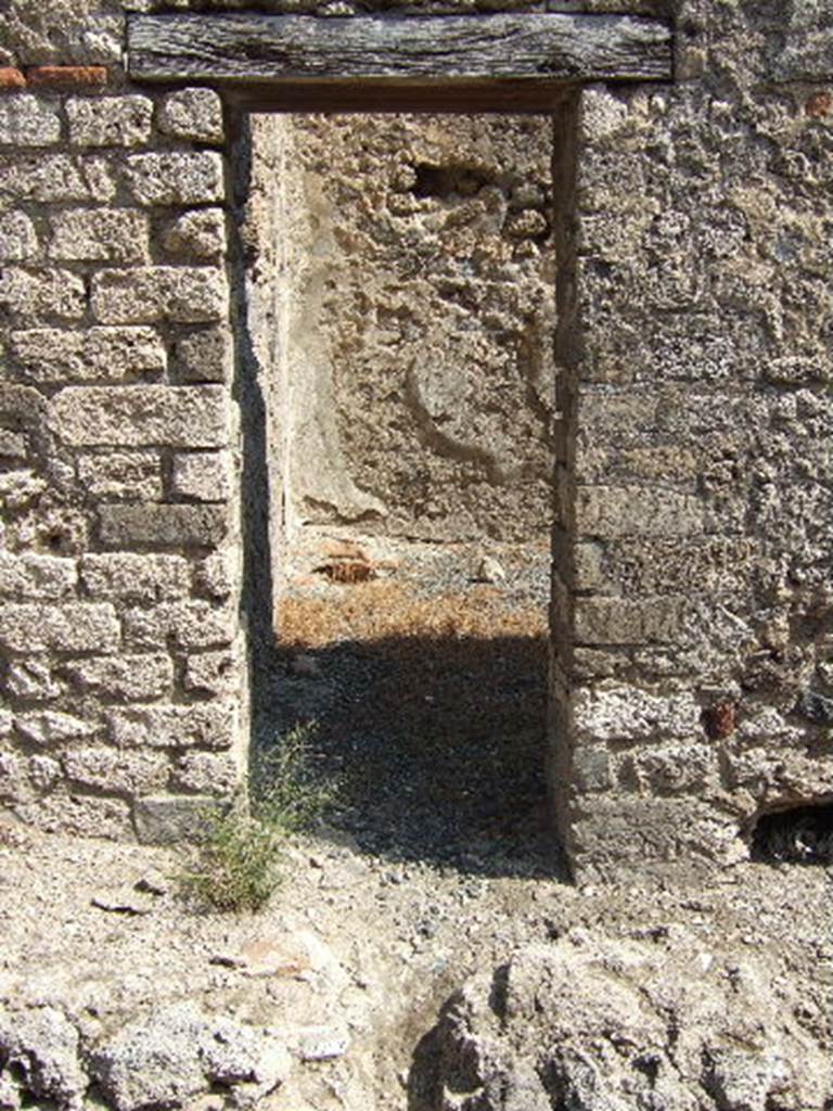 VII.6.36 Pompeii. September 2005. Entrance, looking east.