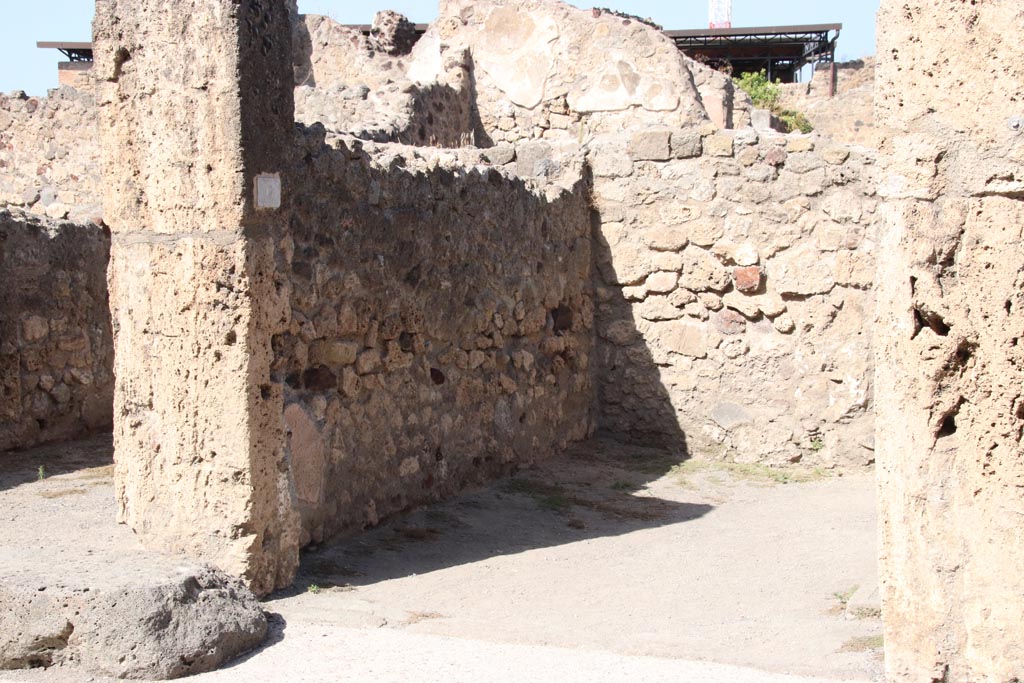 VII.7.6 Pompeii. October 2023. Looking towards entrance doorway of shop. Photo courtesy of Klaus Heese.