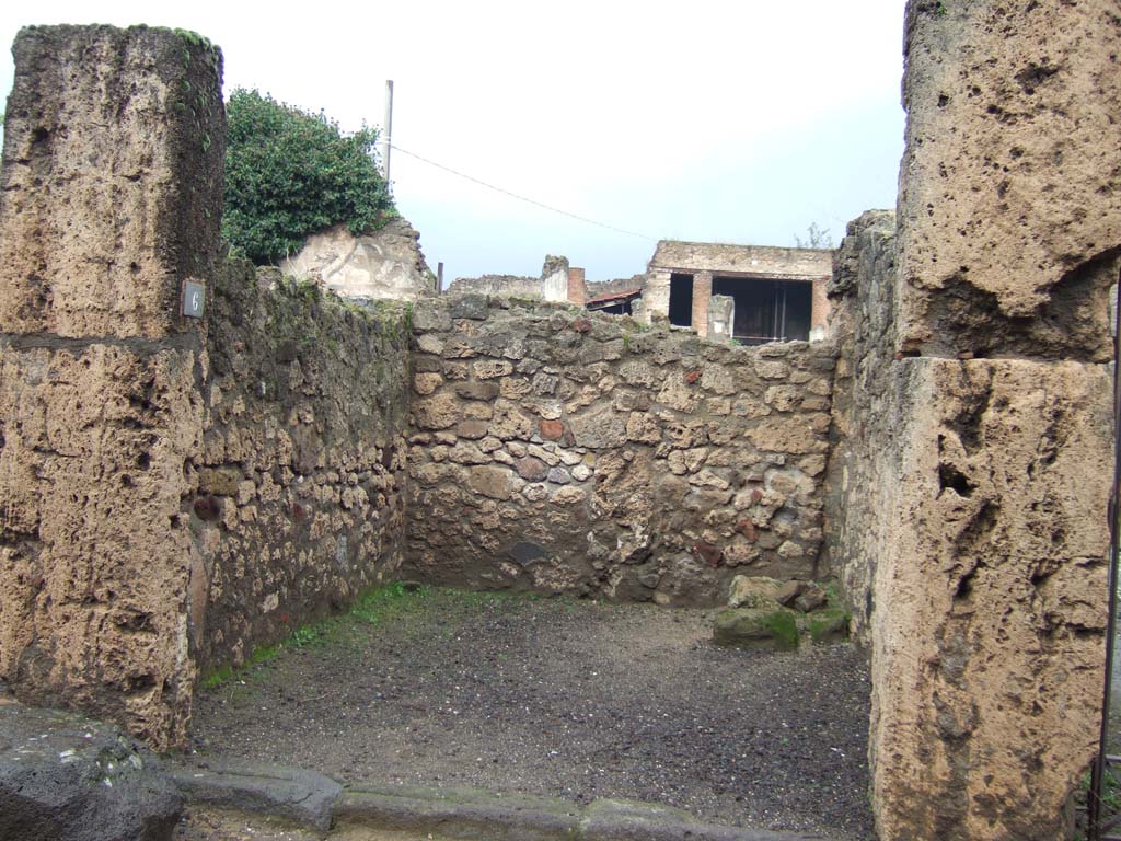 VII.7.6 Pompeii. December 2005. Looking north to entrance doorway. 