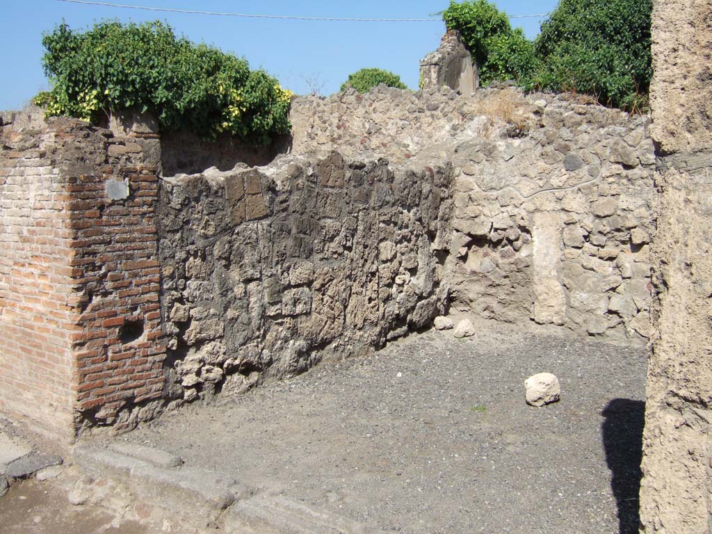 VII.7.7 Pompeii. September 2005. Looking towards west wall of shop.