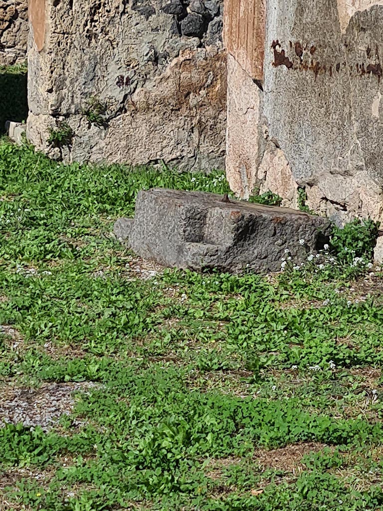 VII.7.10 Pompeii. October 2024.
Lava-stone base on east side of atrium for holding money/strong box. Photo courtesy of Klaus Heese.