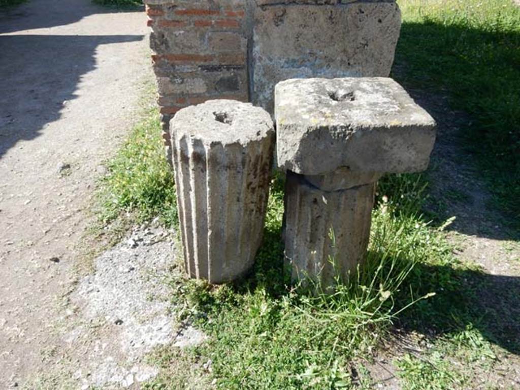 VII.7.10 Pompeii. May 2018.
Atrium, north-east corner, remains of columns and a square capital which may have been decoration from the upper floor.
Photo courtesy of Buzz Ferebee.