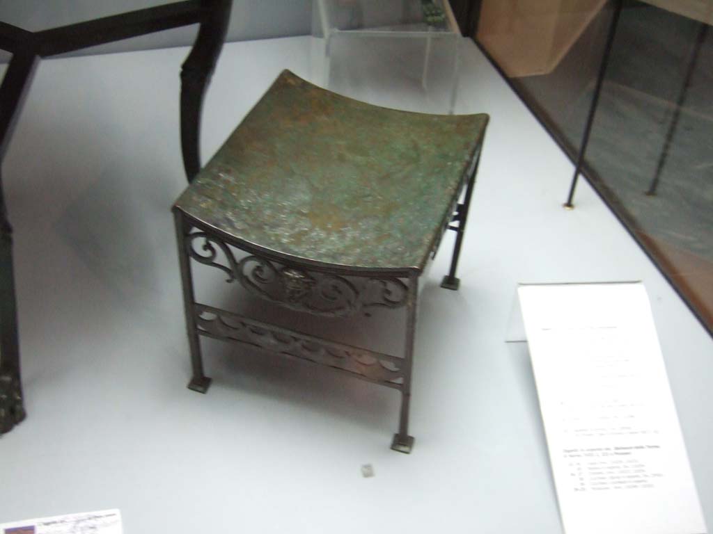 VII.7.10 Pompeii. Bronze stool found in house.
Now in Naples Archaeological Museum. Inventory number 109506.