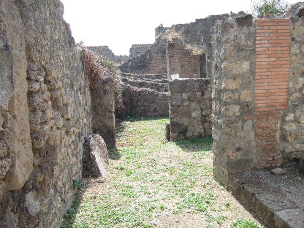 VII.7.15 Pompeii. September 2005. Looking south along corridor of three workshop rooms.