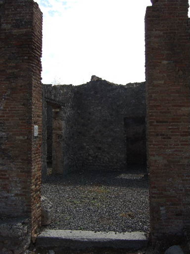 VII.7.21 Pompeii. September 2005. Entrance doorway, looking south.