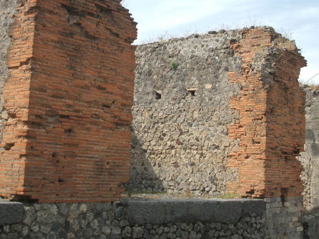 VII.7.24 Pompeii. September 2005. Shop entrance.