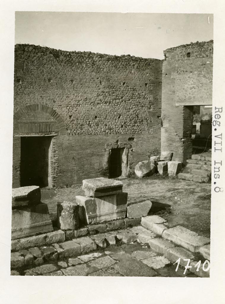 VII.7.27 Pompeii. Pre-1937-39.
The small doorway in the centre is the doorway to the aerarium or basement cellar at VII.7.27.
Photo courtesy of American Academy in Rome, Photographic Archive. Warsher collection no. 1710.
