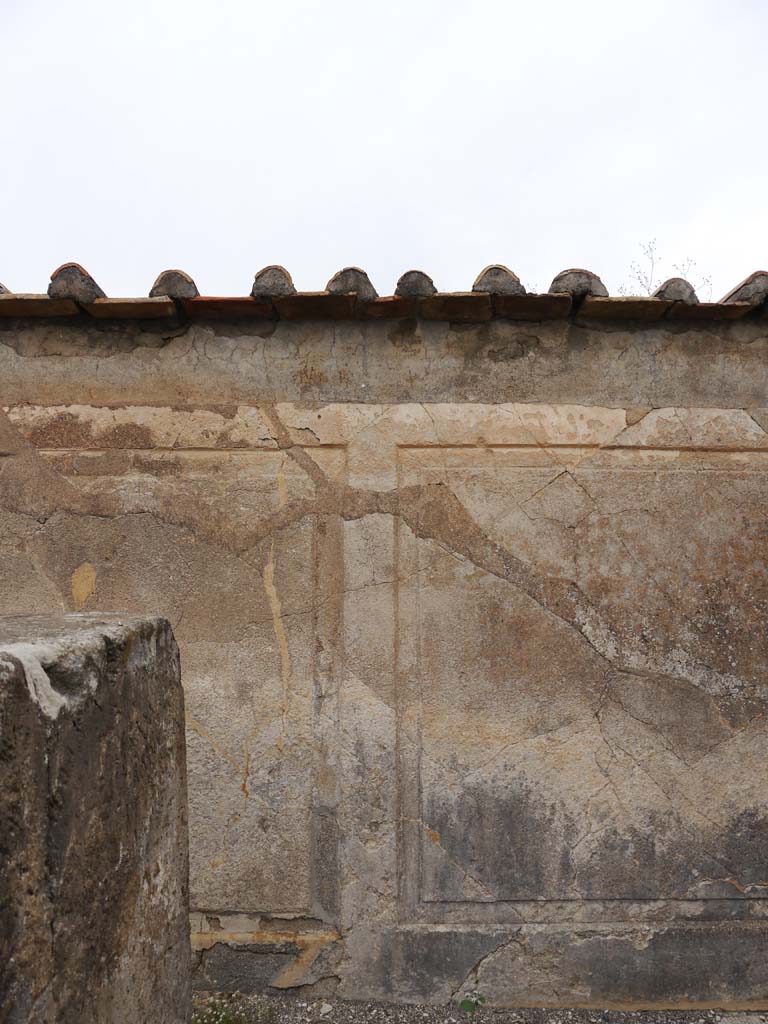VII.7.32, Pompeii. September 2018. Looking north-east towards altar in cella.
Foto Anne Kleineberg, ERC Grant 681269 DÉCOR.

