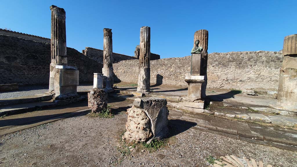 VII.7.32 Pompeii. July 2021. South-west corner.
Foto Annette Haug, ERC Grant 681269 DÉCOR.

