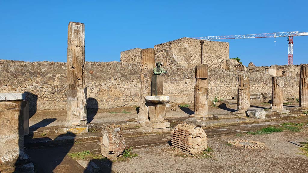 VII.7.32 Pompeii. July 2021. Looking towards west side from south-west corner.
Foto Annette Haug, ERC Grant 681269 DÉCOR.

