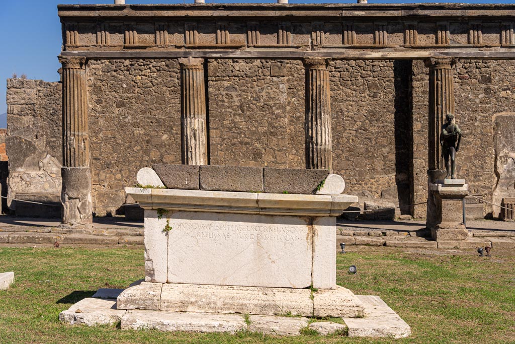 VII.7.32 Pompeii. October 2023. Looking east towards west side of altar. Photo courtesy of Johannes Eber.


