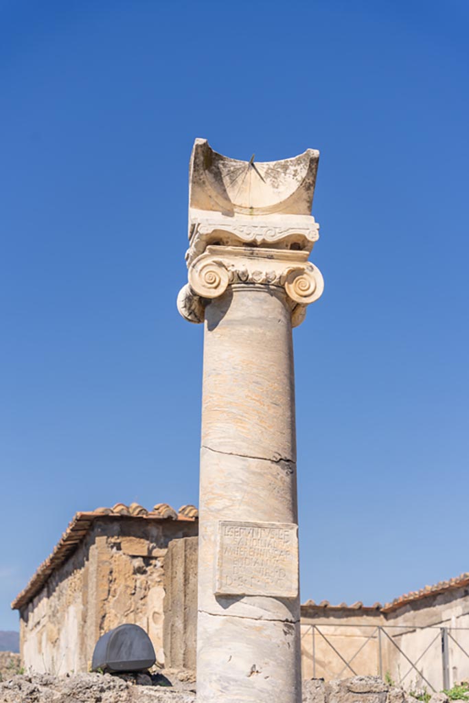 VII.7.32 Pompeii. October 2023. Temple of Apollo sundial. Photo courtesy of Johannes Eber.