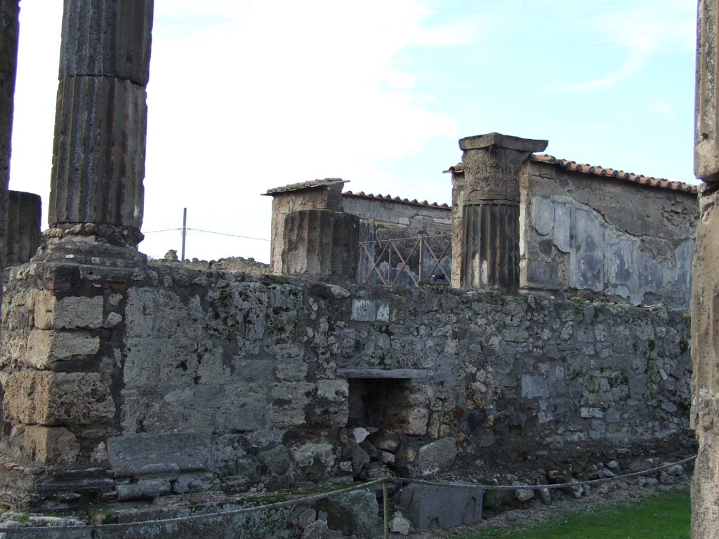 VII.7.32 Pompeii. December 2006. Looking north-west towards the east side of podium.