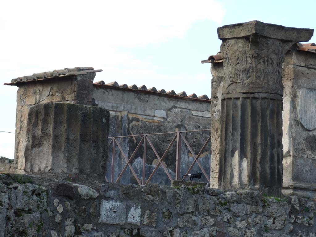 VII.7.32 Pompeii. December 2006. Looking towards west wall of cella.