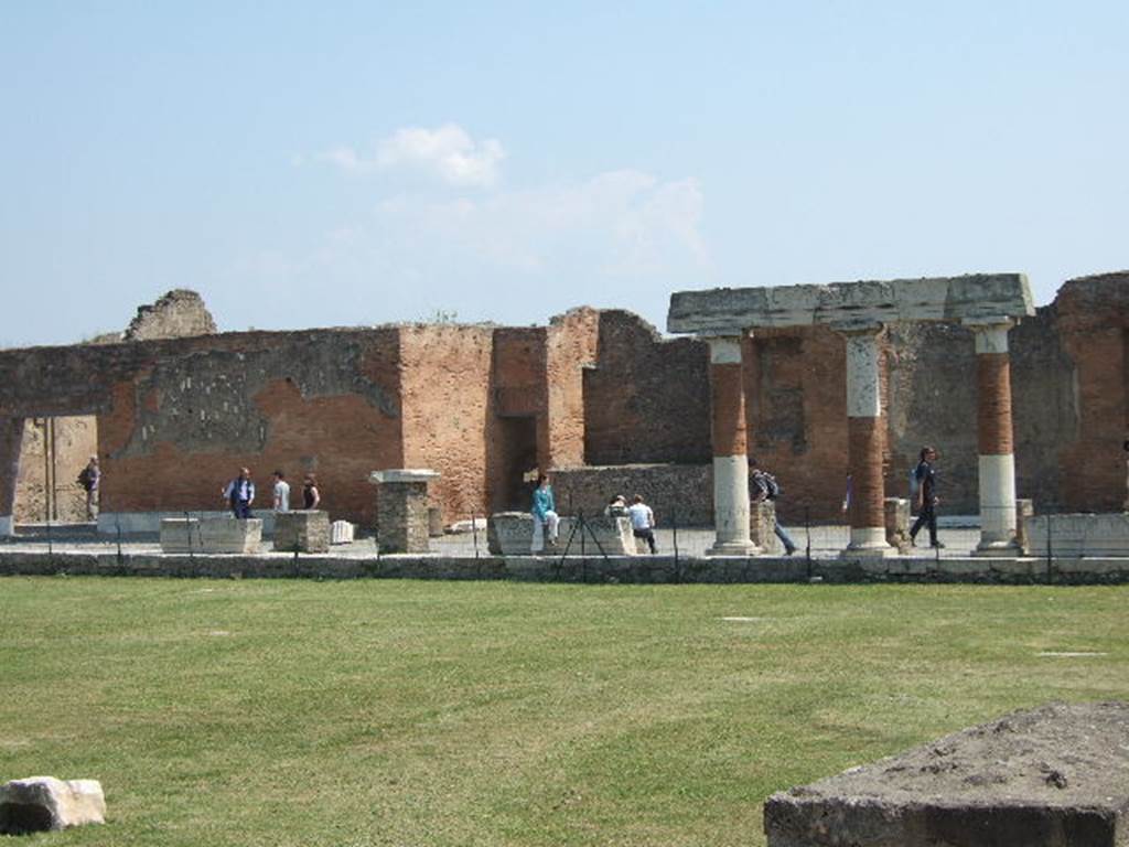 VII.8 Pompeii Forum. May 2006. East side.