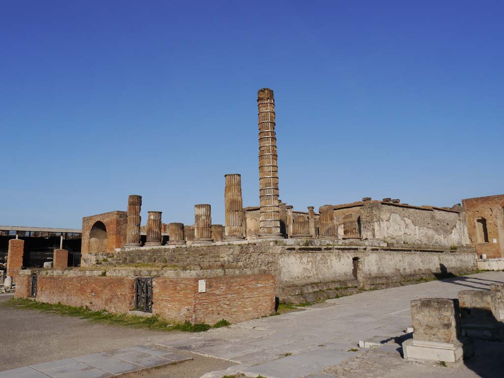 VII.8.00, Pompeii Forum. March 2019. Looking west from east side of Temple of Jupiter.
Foto Anne Kleineberg, ERC Grant 681269 DÉCOR.