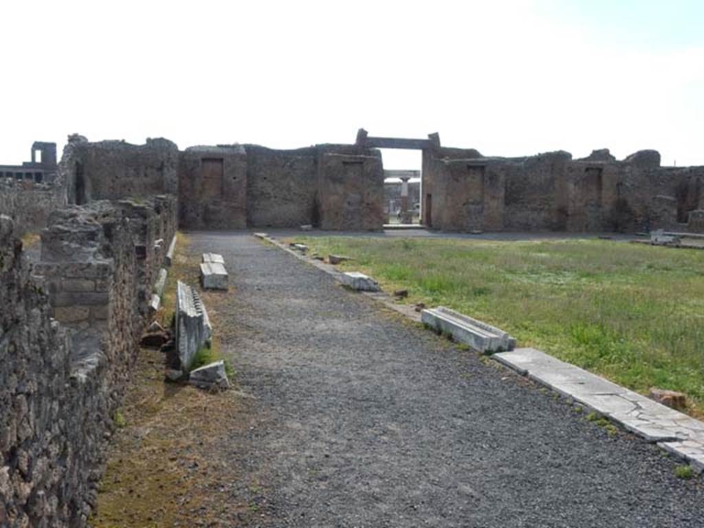 VII.9.1 Pompeii. March 2019. Looking west towards entrance doorway from south-east corner. 
Foto Annette Haug, ERC Grant 681269 DÉCOR.
