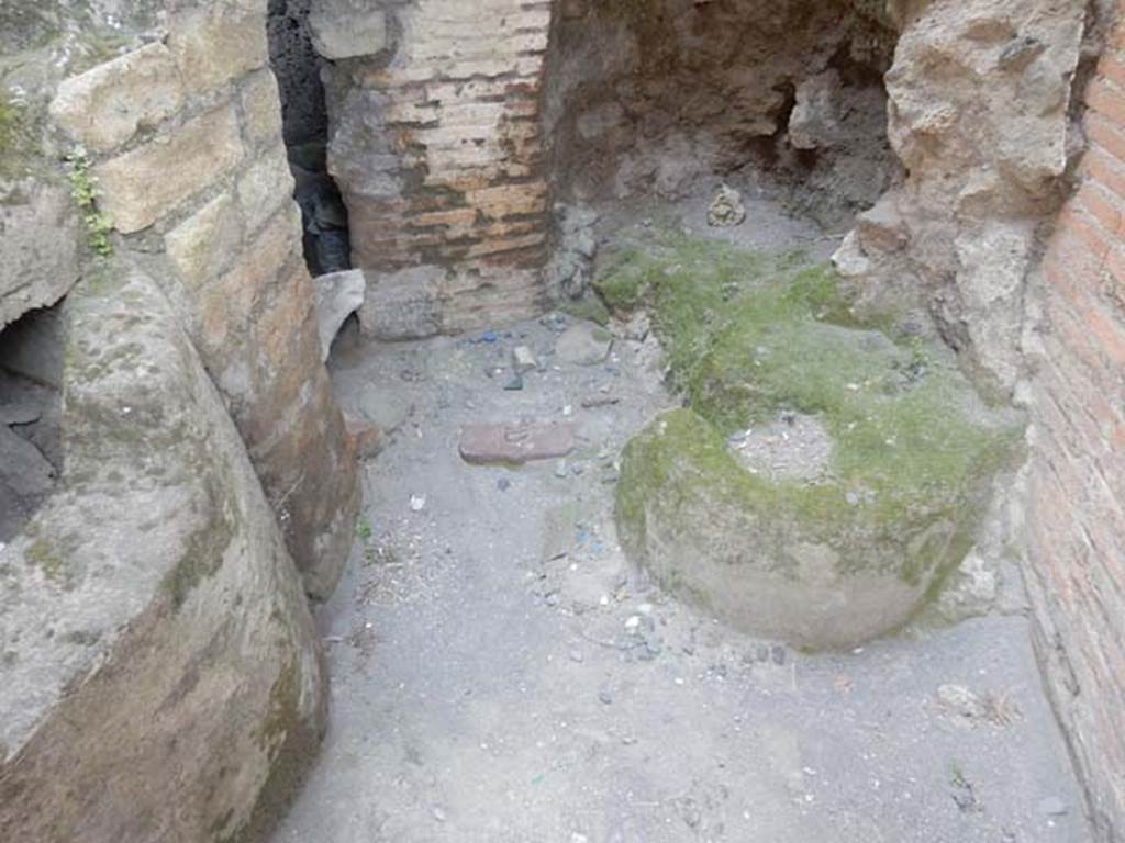 VII.9.1 Pompeii. May 2015. Looking towards floor at south end of porter’s room 8.
Photo courtesy of Buzz Ferebee.

