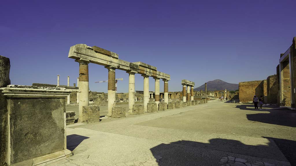 VII.9.1 Pompeii. August 2021. Looking north along rear of the portico in front of Eumachia’s building. Photo courtesy of Robert Hanson.