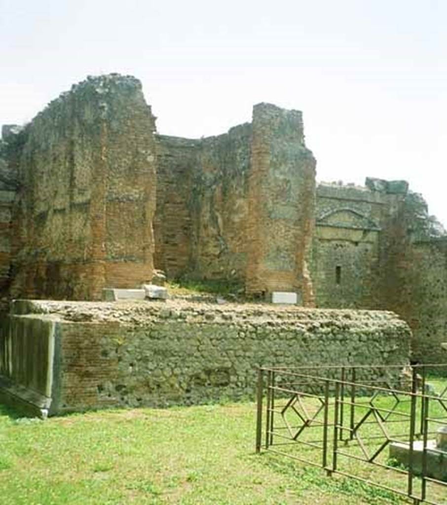 VII.9.2 Pompeii. July 2010. Podium and cella. According to Mau, at the time of the eruption in 79AD the walls of the cella had received their veneer of marble and were in a finished state. See Mau, A., 1907, translated by Kelsey F. W. Pompeii: Its Life and Art. New York: Macmillan. (Page 109). Photo courtesy of Rick Bauer.