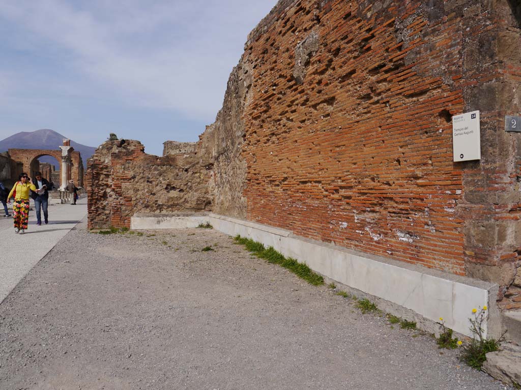VII.9.2 Pompeii. March 2019. Looking north at marble veneer on north side of entrance doorway.
Foto Anne Kleineberg, ERC Grant 681269 DÉCOR.
