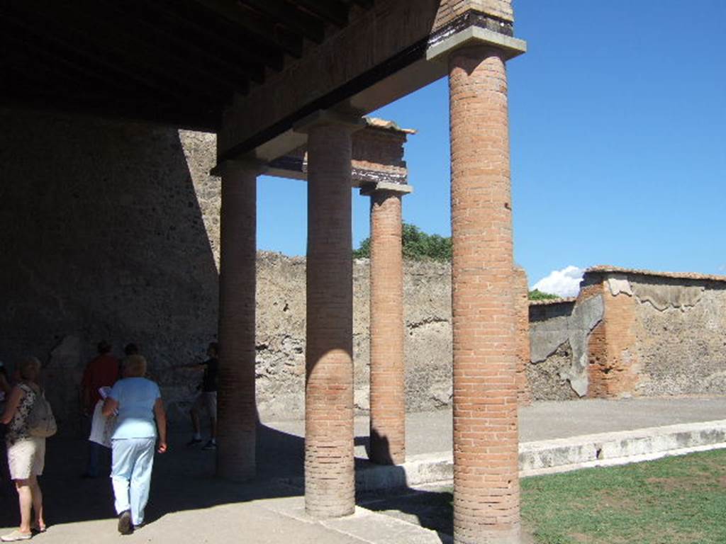 VII.9.7 and VII.9.8 Pompeii. Macellum. September 2005.  North west corner and gate in north wall.