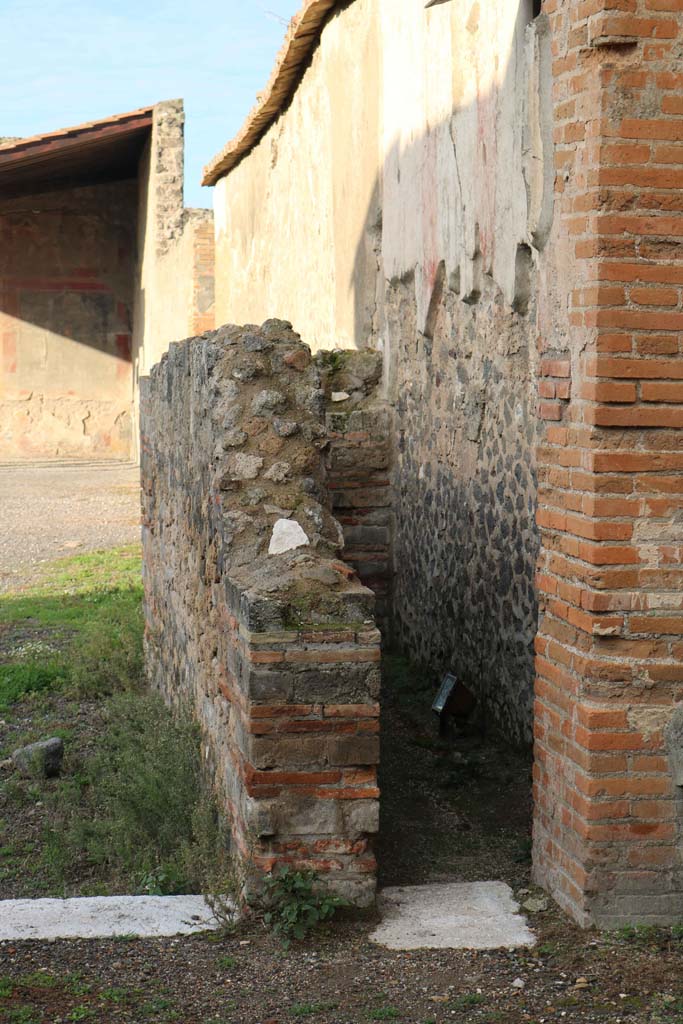 VII.9.7 and VII.9.8 Pompeii. Macellum. December 2018. 
Looking west along the north side. Photo courtesy of Aude Durand. 
