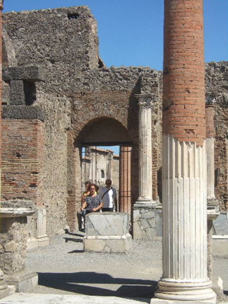 VII.9.8 Pompeii. Entrance to Macellum.