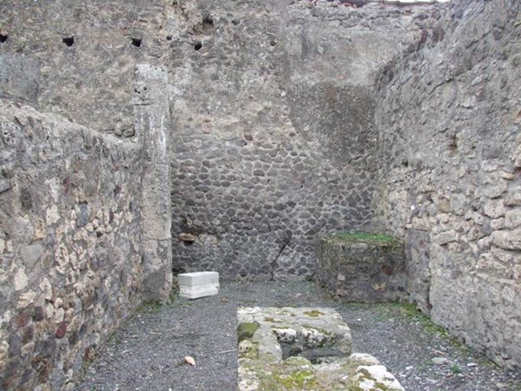 VII.9.22 Pompeii.  Thermopolium.  December 2007.  South wall.