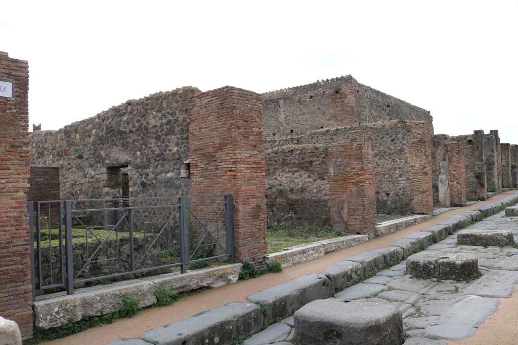 Via degli Augustali Pompeii, south side. December 2018.
Looking west from entrance doorway at VII.9.30, on left. Photo courtesy of Aude Durand.