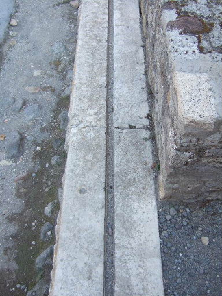 VII.9.30 Pompeii. September 2005. Groove in marble sill for shutter.
