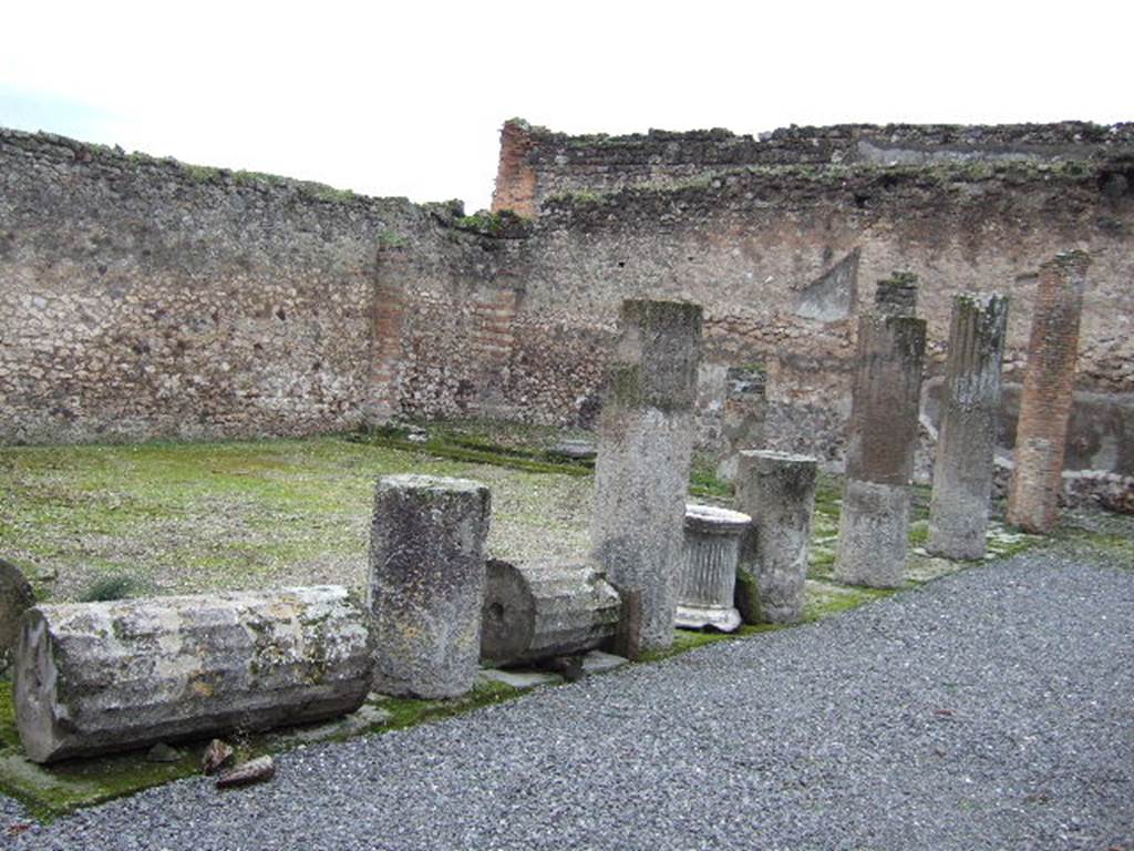 VII.9.47 Pompeii. December 2005. Looking south west across Peristyle area.