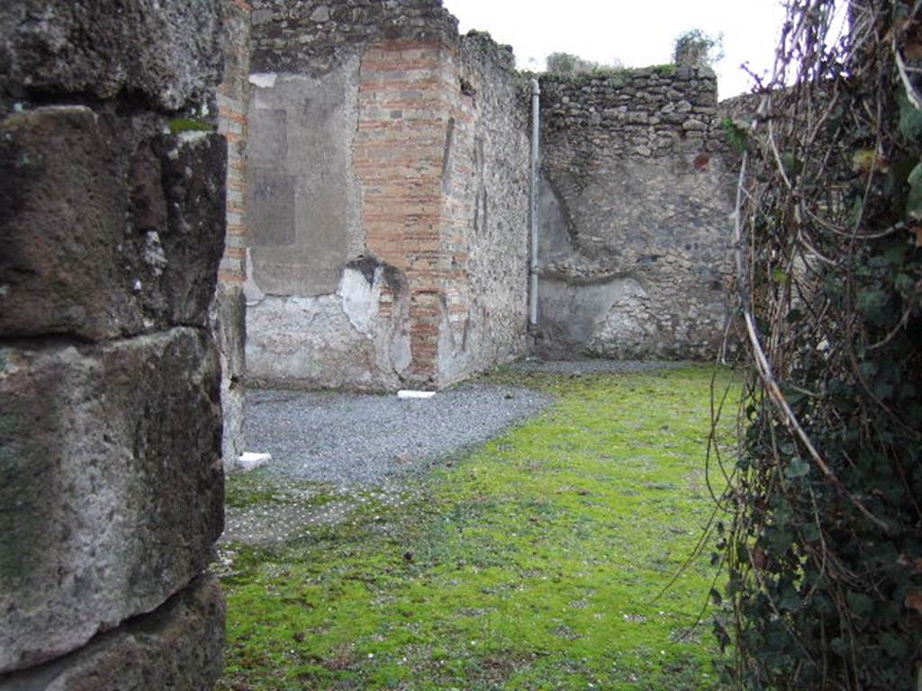 VII.9.47 Pompeii. December 2005. Doorway from Room 13. Corridor, Looking west across atrium.