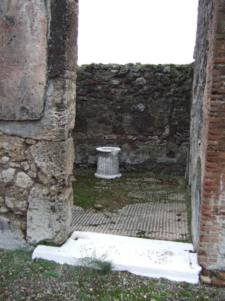 VII.9.47 Pompeii. December 2005. Doorway to room 2, looking east.