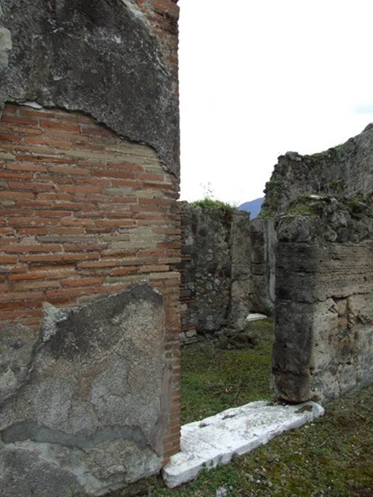 VII.9.47 Pompeii. March 2009. Doorway to Room 3.Anteroom.