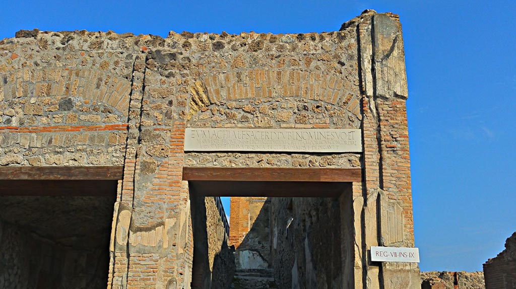 VII.9.67. 2017/2018/2019.
Looking north towards inscription above doorway, from Via dell’Abbondanza. Photo courtesy of Giuseppe Ciaramella.