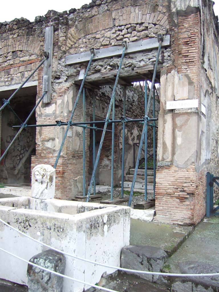 VII.9.67 Pompeii. December 2005. Entrance doorway to stairs and ramp.