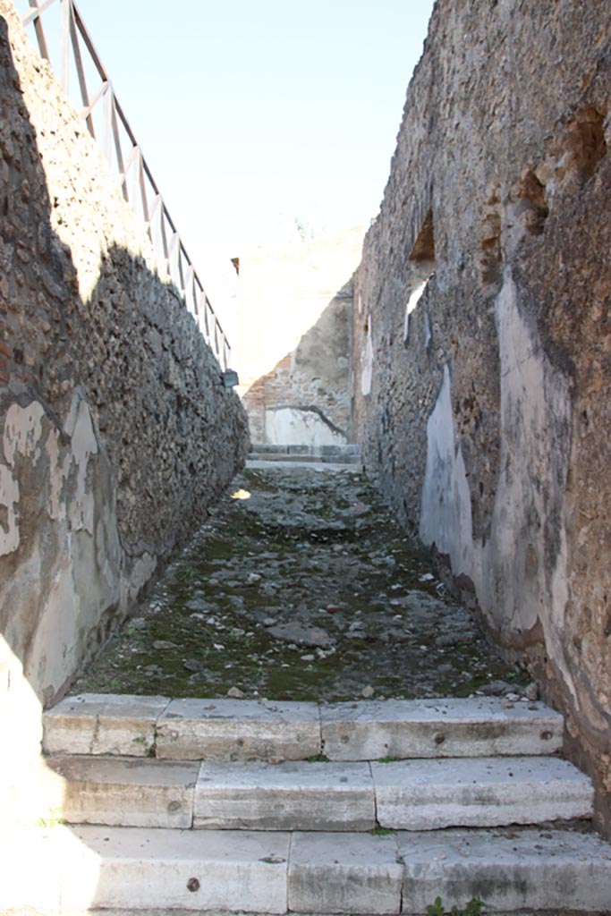 VII.9.67 Pompeii. October 2022.
Looking north to stairs and ramp to upper floor, at rear of Eumachia’s Building.
Photo courtesy of Klaus Heese.