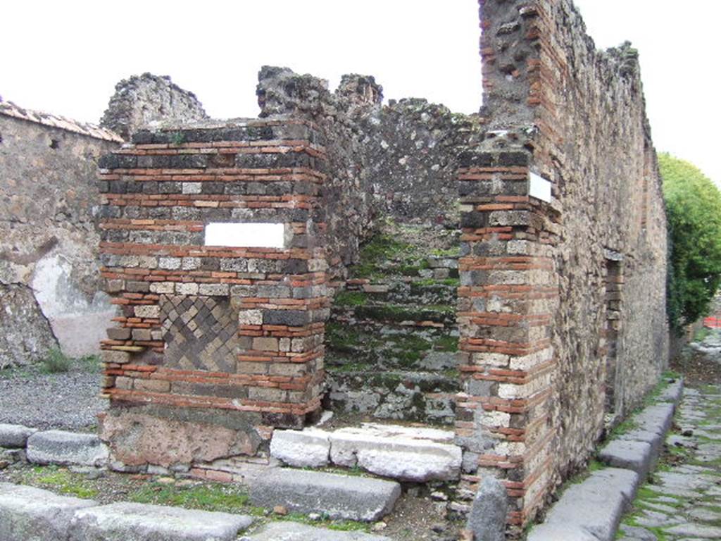 VII.10.1 Pompeii. December 2005. Entrance doorway.  
