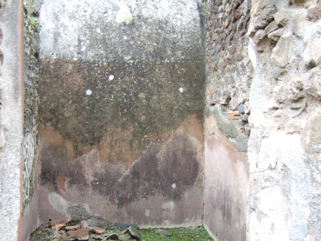VII.10.3 Pompeii. December 2005. Room 11, looking south. According to Amoroso, originally this room would have been connected to the rear room of VII.10.2 by a doorway in the south wall. This was then blocked off, bricked up and replastered.
Studi della Soprintendenza archeologica di Pompei, 22: l”Insula VII, 10 di Pompei , by Angelo Amoroso. (p.74) 
