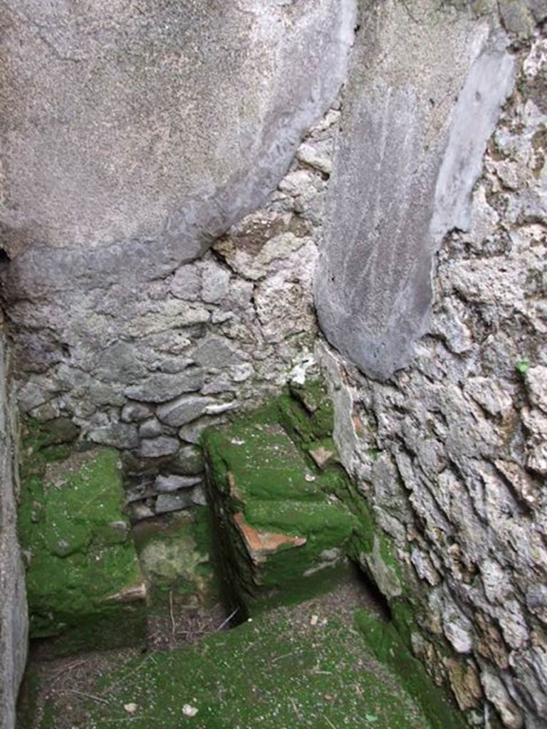 VII.10.9 Pompeii.  March 2009.  Latrine.