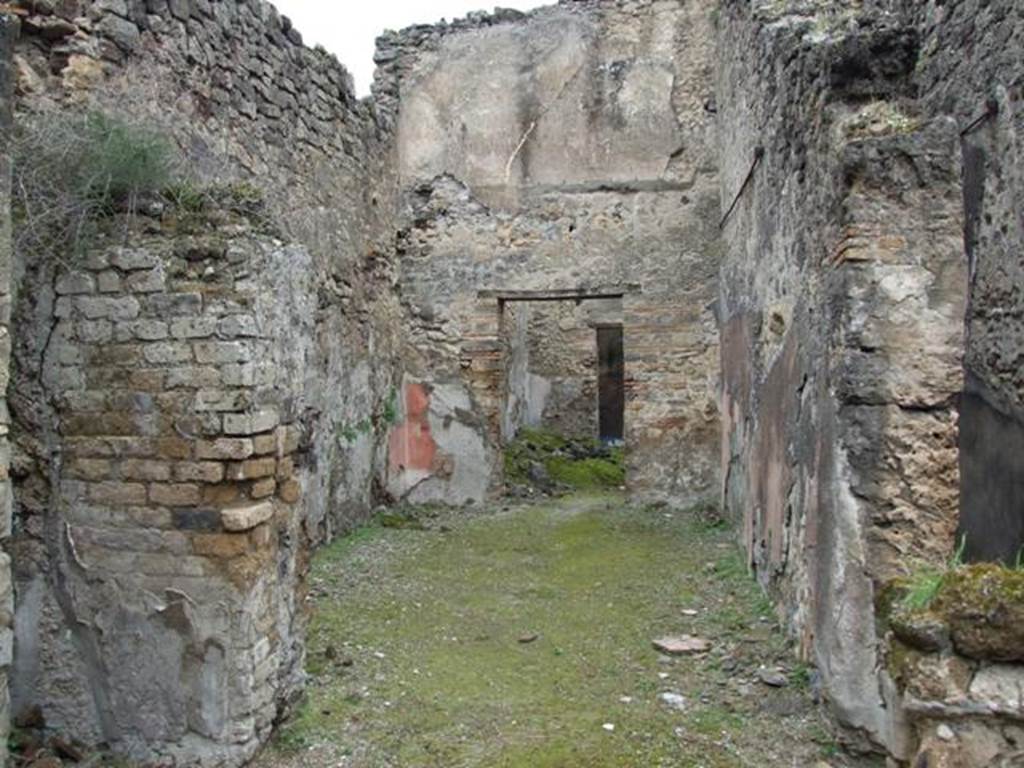 VII.11.14 Pompeii.  March 2009.  Entrance to Room 7. Tablinum. Looking north.