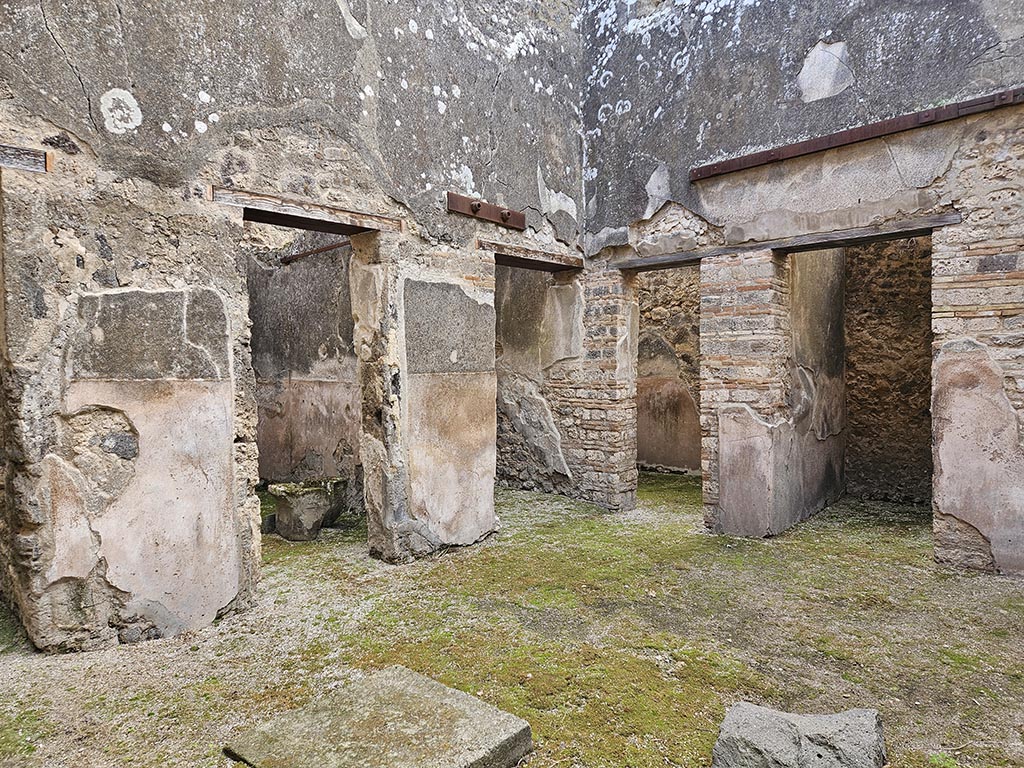 VII.11.11/14 Pompeii. November 2024. Room 8, south-east corner of atrium area. Photo courtesy of Annette Haug.