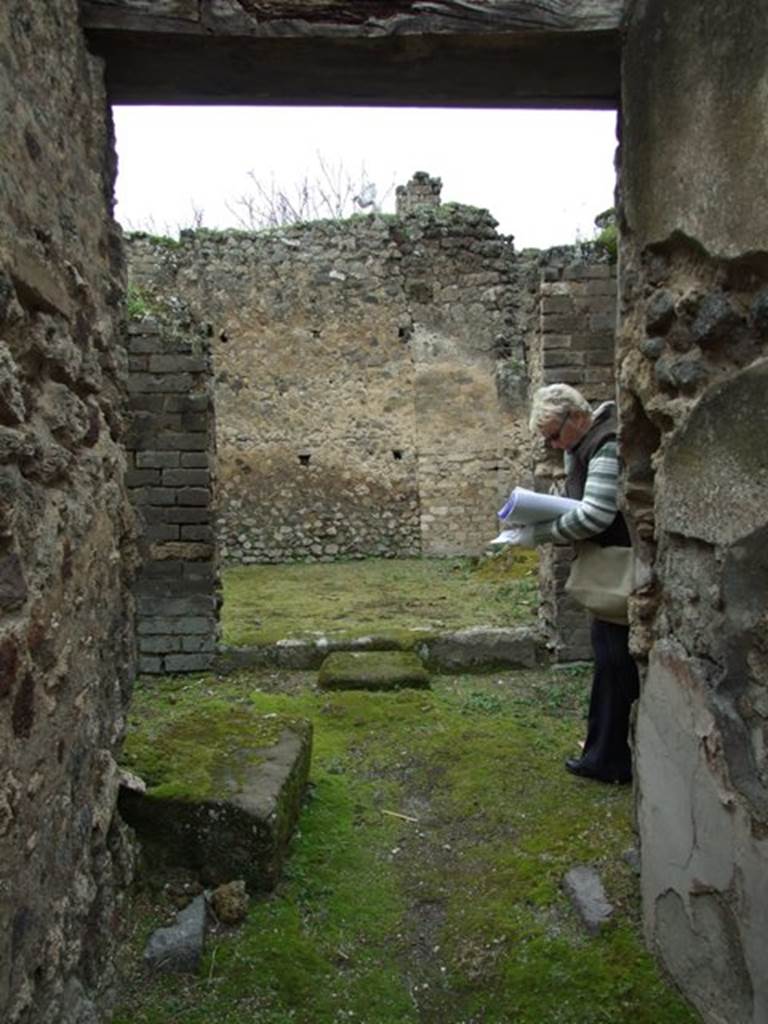 VII.11.14 Pompeii.  March 2009. End of fauces, looking west to step into Garden area A