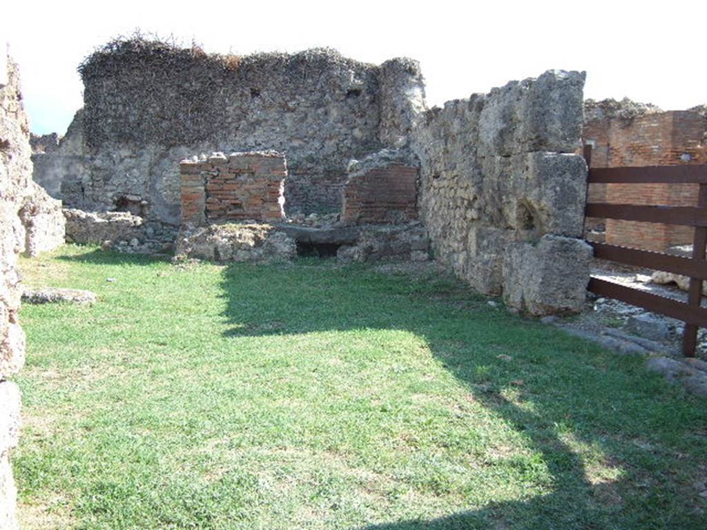 VII.12.1 Pompeii. September 2005. Looking south towards oven. On extreme right is VII.12.37.